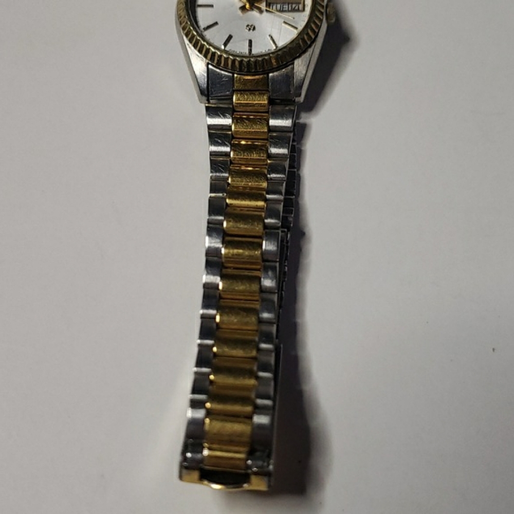 Seiko Quartz Vintage Water Resistant Two Tone Jubilee Band Fluted Bezel Watch - Picture 12 of 16